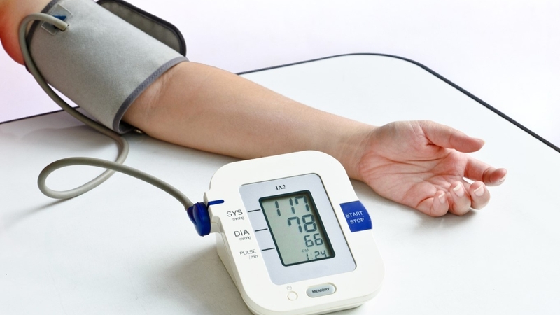 do_huyet_ap_tay_nao_huong_dan_do_huyet_ap_dung_cach1_dbf947efce